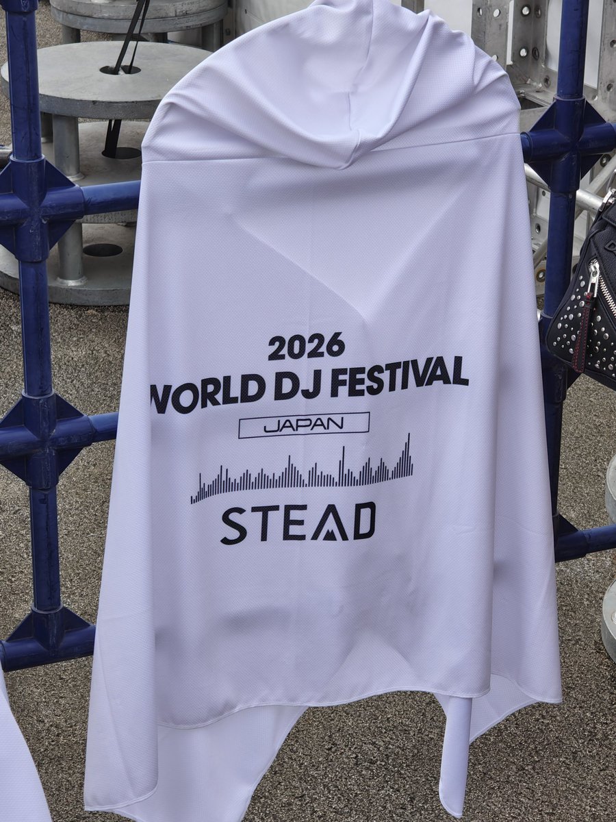 yuki3719's tweet photo. つめたくて気持ちいい
#STEAD冷感ポンチョ https://t.co/YT0eO1pe3Q