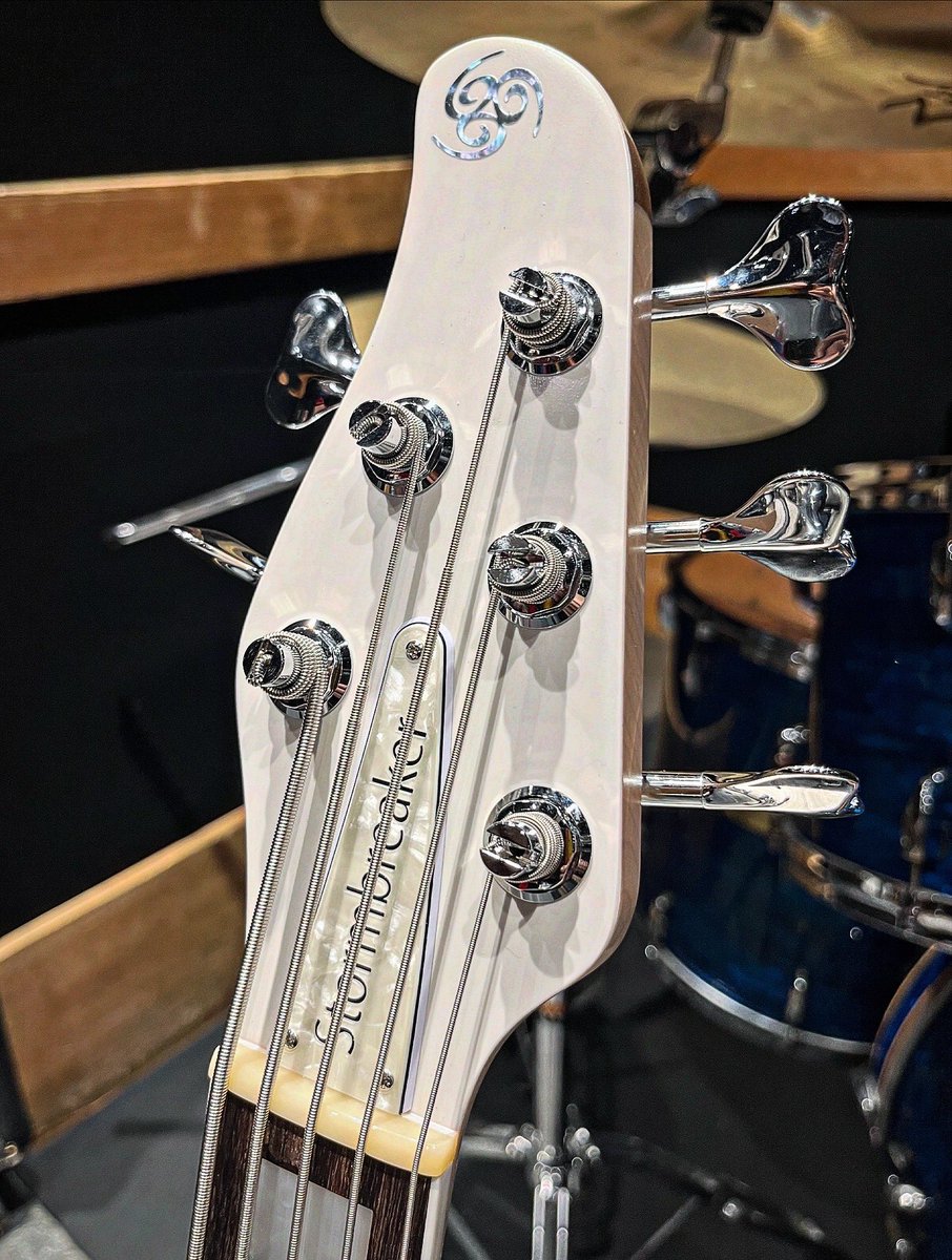 oopegg's tweet photo. OOPEGG Supreme Collection Stormbreaker-5 Bass in White Blonde.

32インチのショートスケールにOOPEGGオリジナル P+J+M-5ピックアップ、5Way PickupsセレクターSW、Vol/Balancer/Toneを搭載した新作5弦ベース🎸

新作ベースの試奏またはオーダーご希望の場合は販売取扱店までお問い合わせください。 https://t.co/4bYMWYMEs5