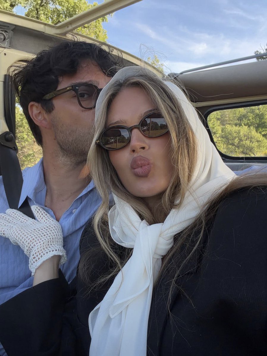 duskflares's tweet photo. vivrò l’eternità innamorato di te, francese che mi hai rubato il cuore e l’hai fatto tuo con un solo sguardo. sono fiero di essere innamorato della donna più meravigliosa del mondo.

sarai sempre tu l’unica donna che abbia mai amato, che amo e che amerò. sei il mio tutto e sono così felice perché sei mia.

spero che i tuoi occhi continuino a guardarmi con lo stesso amore per tutta l’eternità e anche oltre.