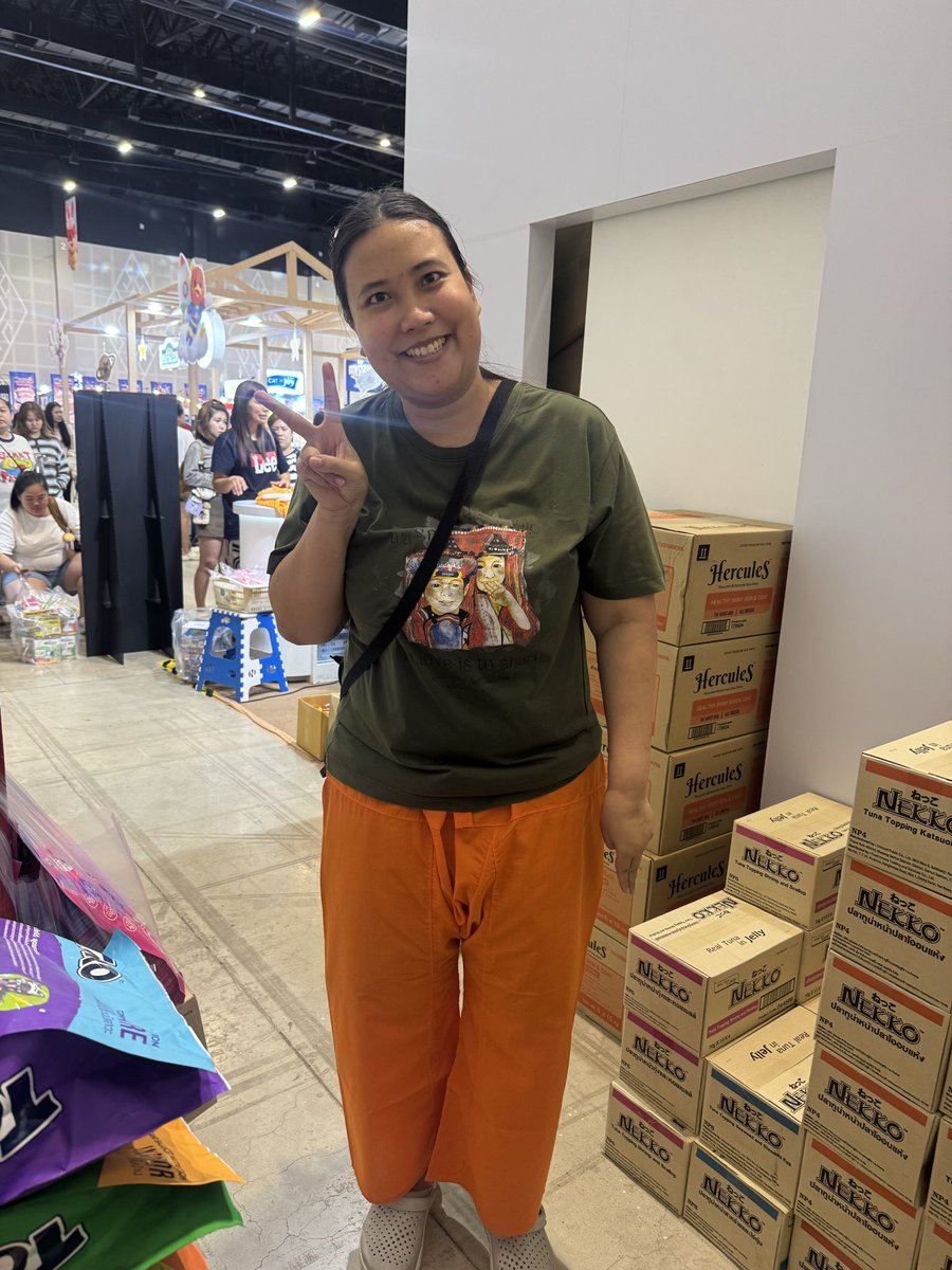 KRunsawas's tweet photo. อยู่ข้างnekkoนะคะใบละ 240 10 ใบขึ้นไป 220 บาท
รับซื้อ อาหารแมวหน้างานนะคะ
แม่ค้าพร้อม แฟนคลับพร้อมไม จัดมาหนักๆได้เลยคะ ของยังมีอีกเยอะคูปองพร้อม
#KhonKaenPetExpo
#NekkoxGeminiFourth
#NEKKOPurrFectMoment
#phuwintang
 #Fourthnattawat
#RISERCONCERTD1 https://t.co/WKQIDuSSDK