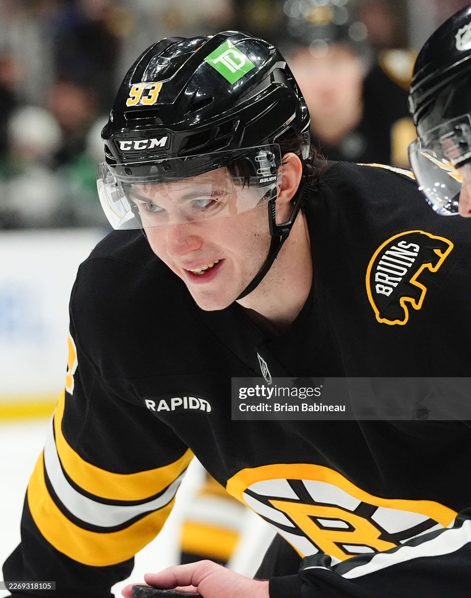 Noeveuse's tweet photo. Happy 22nd birthday to my goat the Bruins cub, Fraser Minten! https://t.co/EFHnEeLsk8