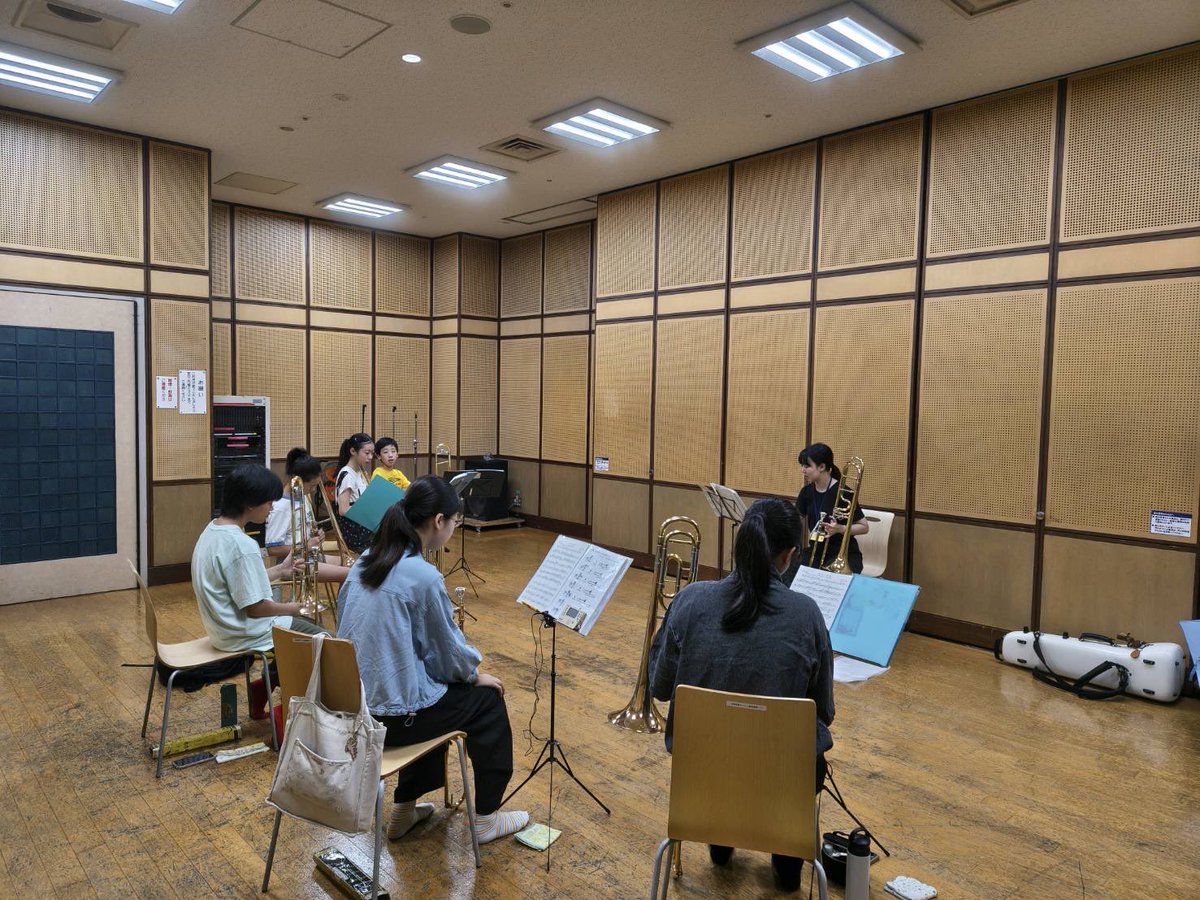 fjwo1984's tweet photo. 今日はパート練習と『祝典行進曲』2回目の合奏を行いました🎺

パート練習で確認したことを意識しながら演奏すると、曲の流れや音のまとまりが少しずつ見えてきました✨

夏の本番に向けてはもちろん、定期演奏会に向けた練習も少しずつスタートしています。これからの成長がとっても楽しみです😊 https://t.co/GYHBDm1ZX3