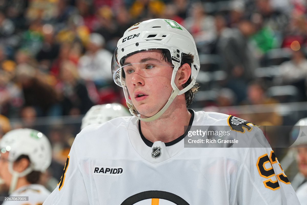 Noeveuse's tweet photo. Happy 22nd birthday to my goat the Bruins cub, Fraser Minten! https://t.co/EFHnEeLsk8