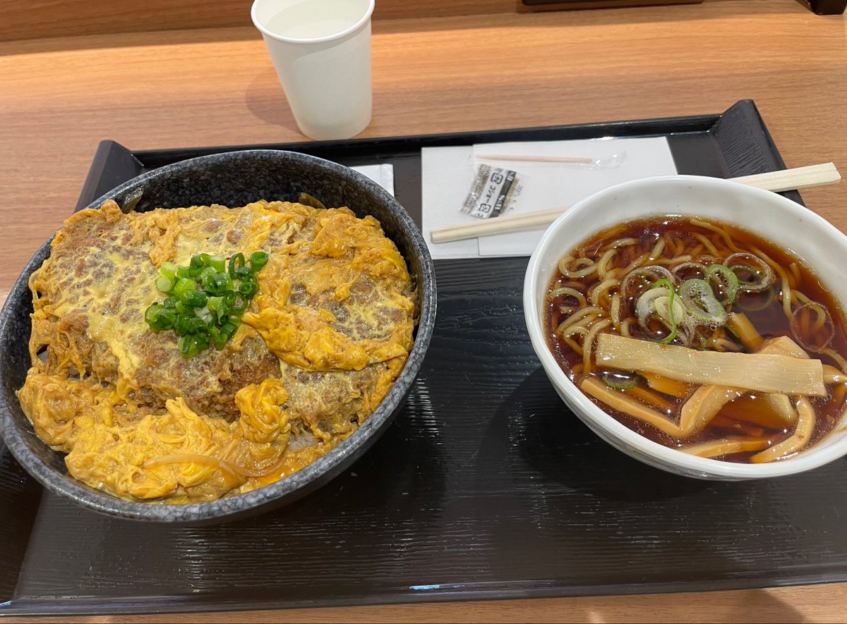 middleaged5x's tweet photo. 玉子とじのソースかつ丼って初めて https://t.co/EiaAsjvEAV