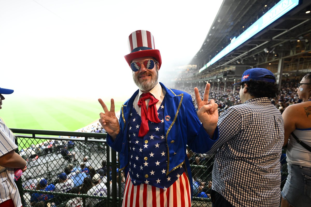 ofcwrigleyfield's tweet photo. 🎶Saturday in the park🎶 https://t.co/WewBOinJB6