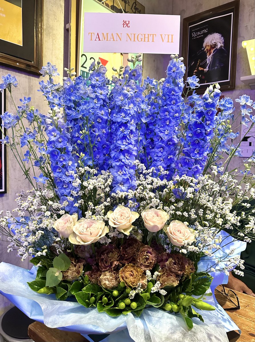 9op69's tweet photo. https://t.co/Rnur1eN33R

↑Instagramです。
昨日のTAMAN NIGHT Ⅶ の会場にお届けしたアレンジメントの、それぞれのお花が何を意味してるのか？を書きました😄
良かったら読んで🙏

バラ、誰だか分かるよね？

#Instagram 
#フラワーアレンジメント
#ライブイベント 
#フルオーダーの花 https://t.co/U7LCOm4nuA
