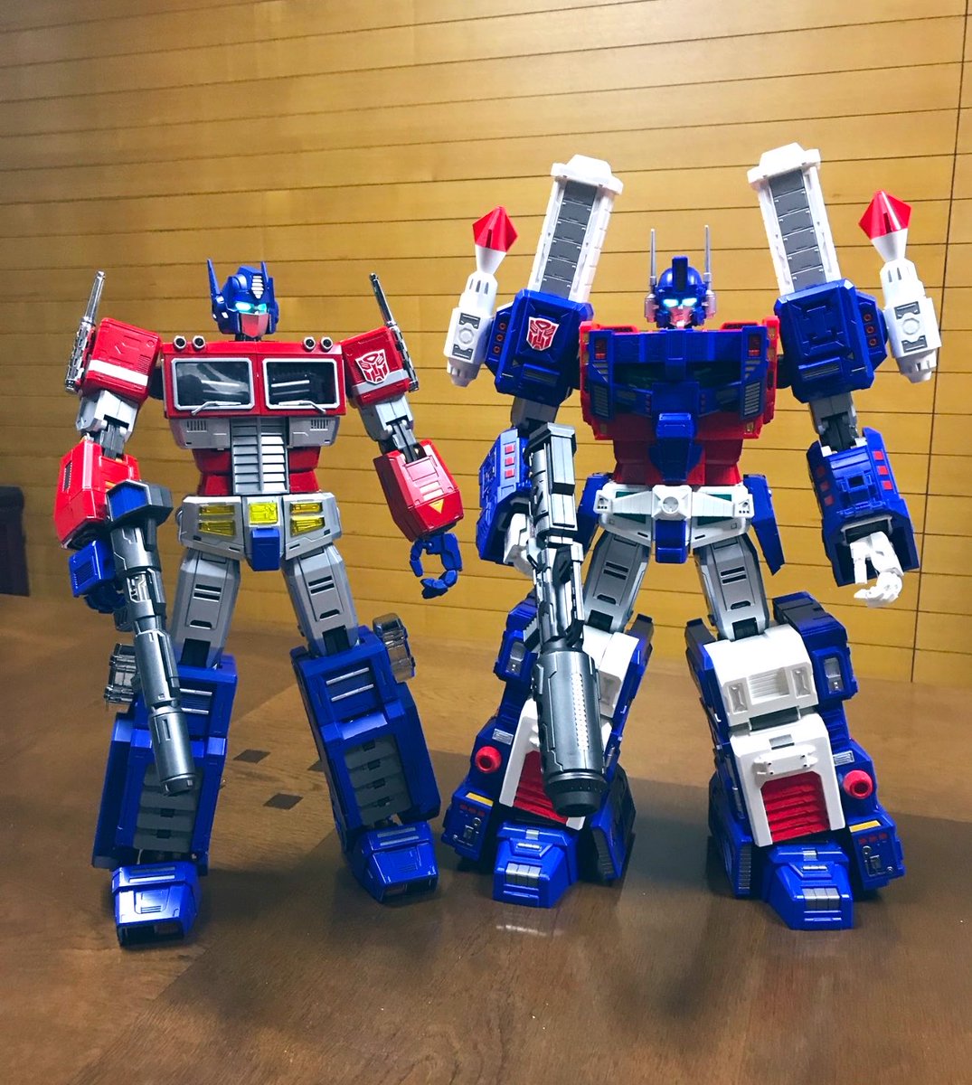 keitaamemiya01's tweet photo. 司令官と2ショット。#デルタマグナス
#ウルトラマグナス　#コンボイ司令官 https://t.co/PH7zjsLfuo