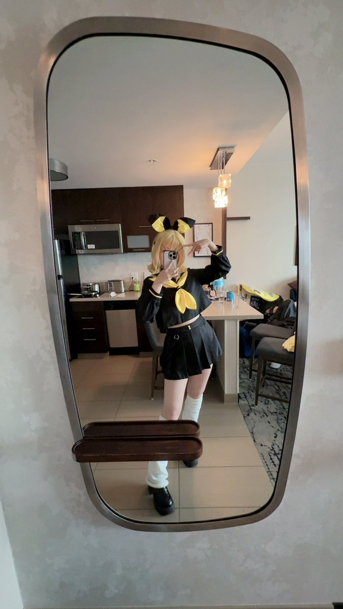 suyu_rin's tweet photo. Omg I’m still shaking from TeddyLoid’s performance… going to AX was worth it just for this 😭💖💖💖 My voice is shot now https://t.co/V9EoTGWOEd
