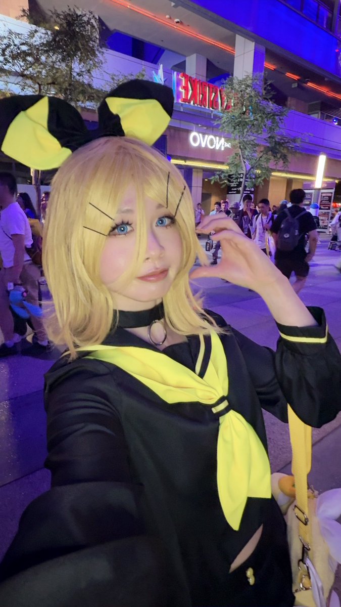 suyu_rin's tweet photo. Omg I’m still shaking from TeddyLoid’s performance… going to AX was worth it just for this 😭💖💖💖 My voice is shot now https://t.co/V9EoTGWOEd