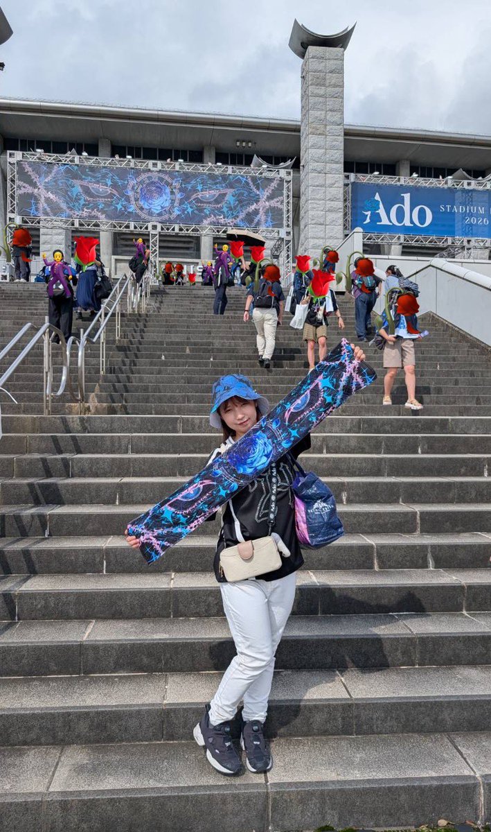 nathukistar0327's tweet photo. 昨日は日産スタジアムにライブに行ってきて帰宅が遅かったのだ🐹
アリーナ席で銀テが取れてステージの姿も肉眼でちゃんと確認できるくらいの近神席で
その魂の歌声と音を全身で浴びてきた🥀
生演奏、生歌、やっぱり生でしか得られないものがあるよね。 https://t.co/JTHlaAWsgr