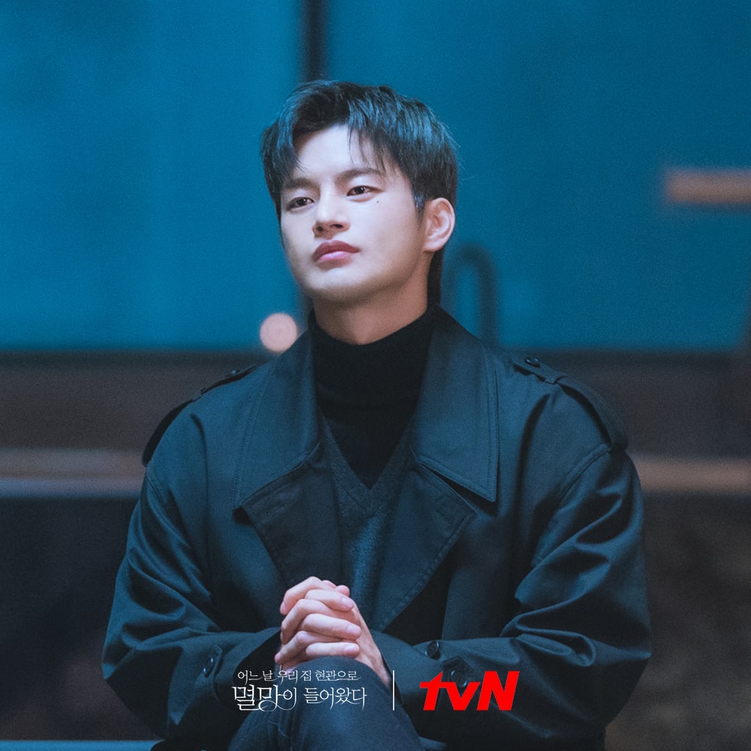 dramacoKR's tweet photo. #SeoInguk

namanya hidup  

kadang di atas                kadang di atasnya lagi https://t.co/2NwXR9yQTk