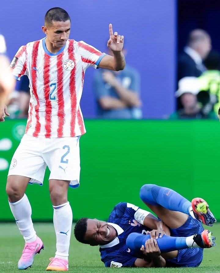 Floriquete's tweet photo. Amo ko esta foto porque es lit el resumen del partido https://t.co/0hc0obpNDg