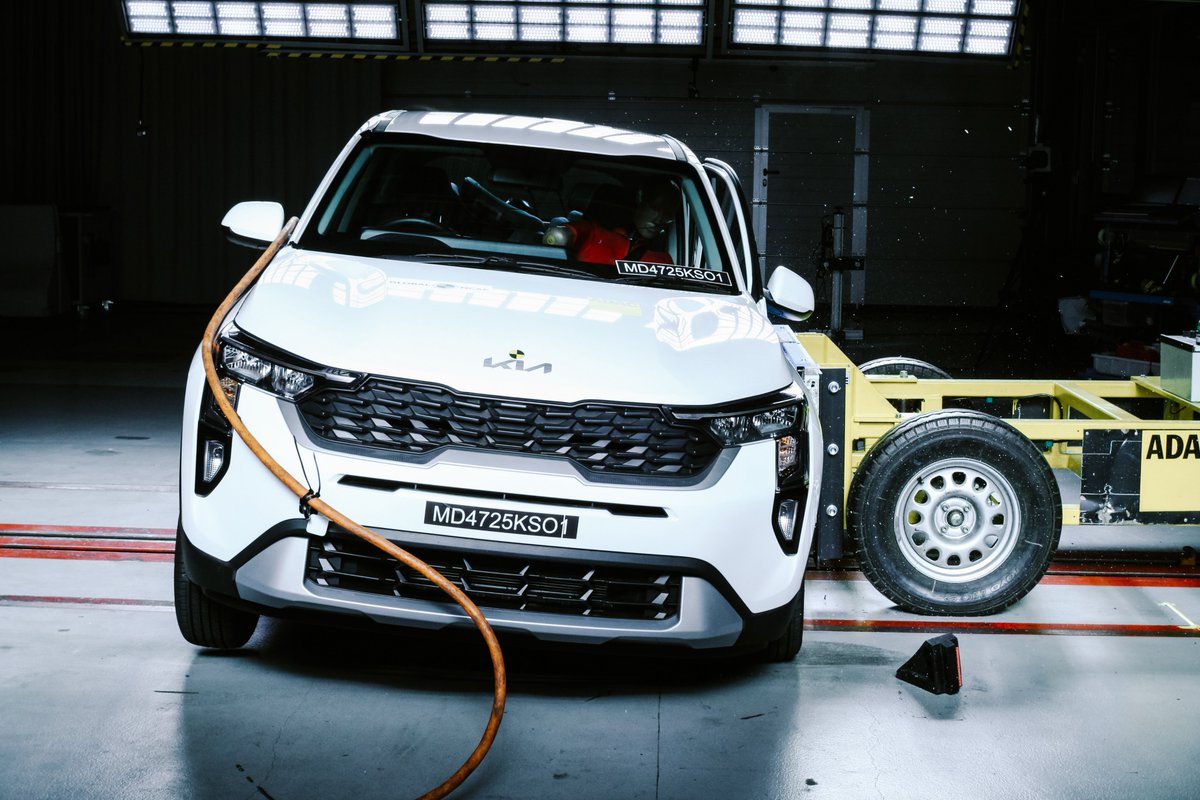 WorldOfCarsIND's tweet photo. India-made Kia Sonet scores 1⭐ in Global NCAP—but this is the South African-spec model with 2 airbags.
🇮🇳 The India-spec Sonet gets 6 airbags + ESC as standard, so this rating doesn't apply to the Indian model.
#KiaSonet #GlobalNCAP #CrashTest https://t.co/WK1hKaz0Jr