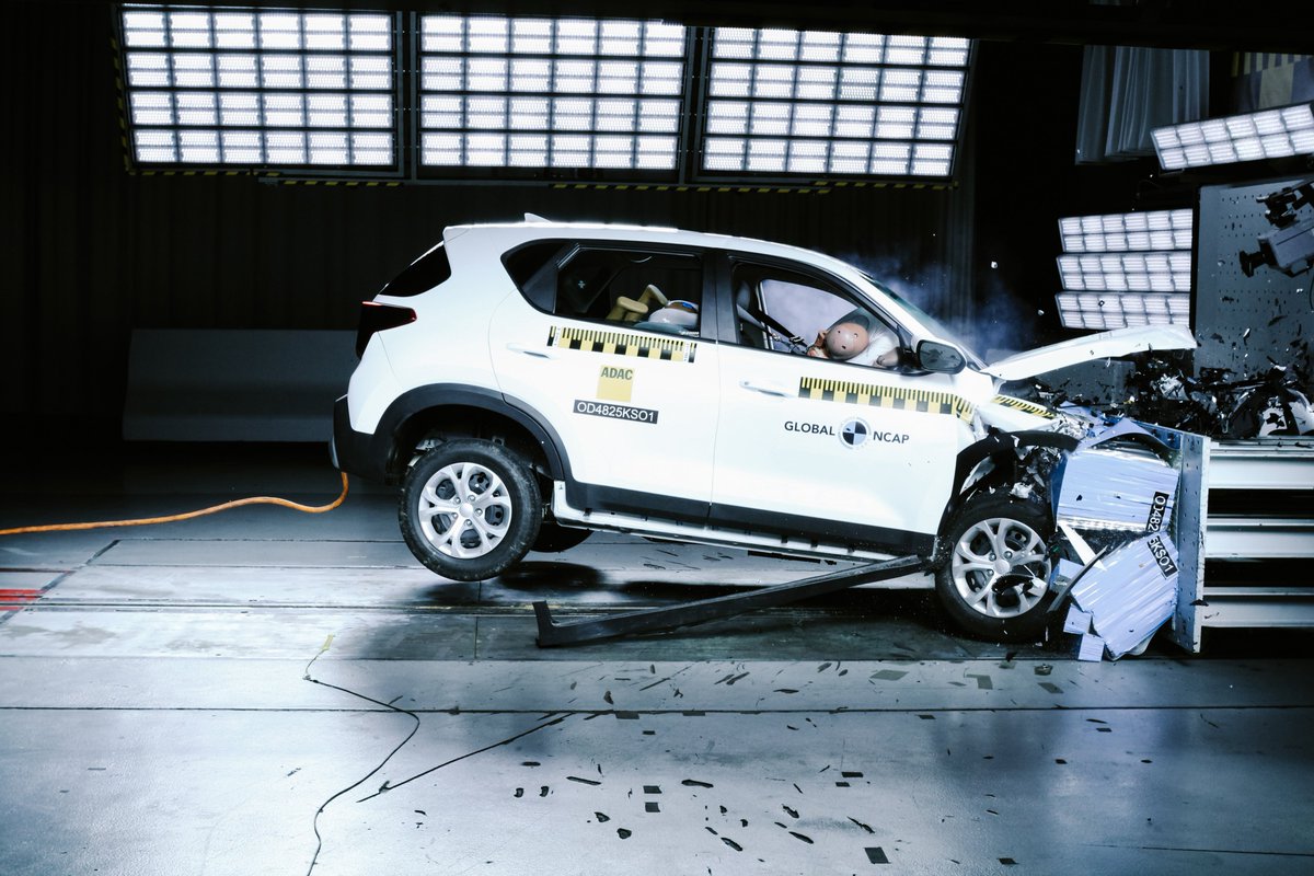 WorldOfCarsIND's tweet photo. India-made Kia Sonet scores 1⭐ in Global NCAP—but this is the South African-spec model with 2 airbags.
🇮🇳 The India-spec Sonet gets 6 airbags + ESC as standard, so this rating doesn't apply to the Indian model.
#KiaSonet #GlobalNCAP #CrashTest https://t.co/WK1hKaz0Jr