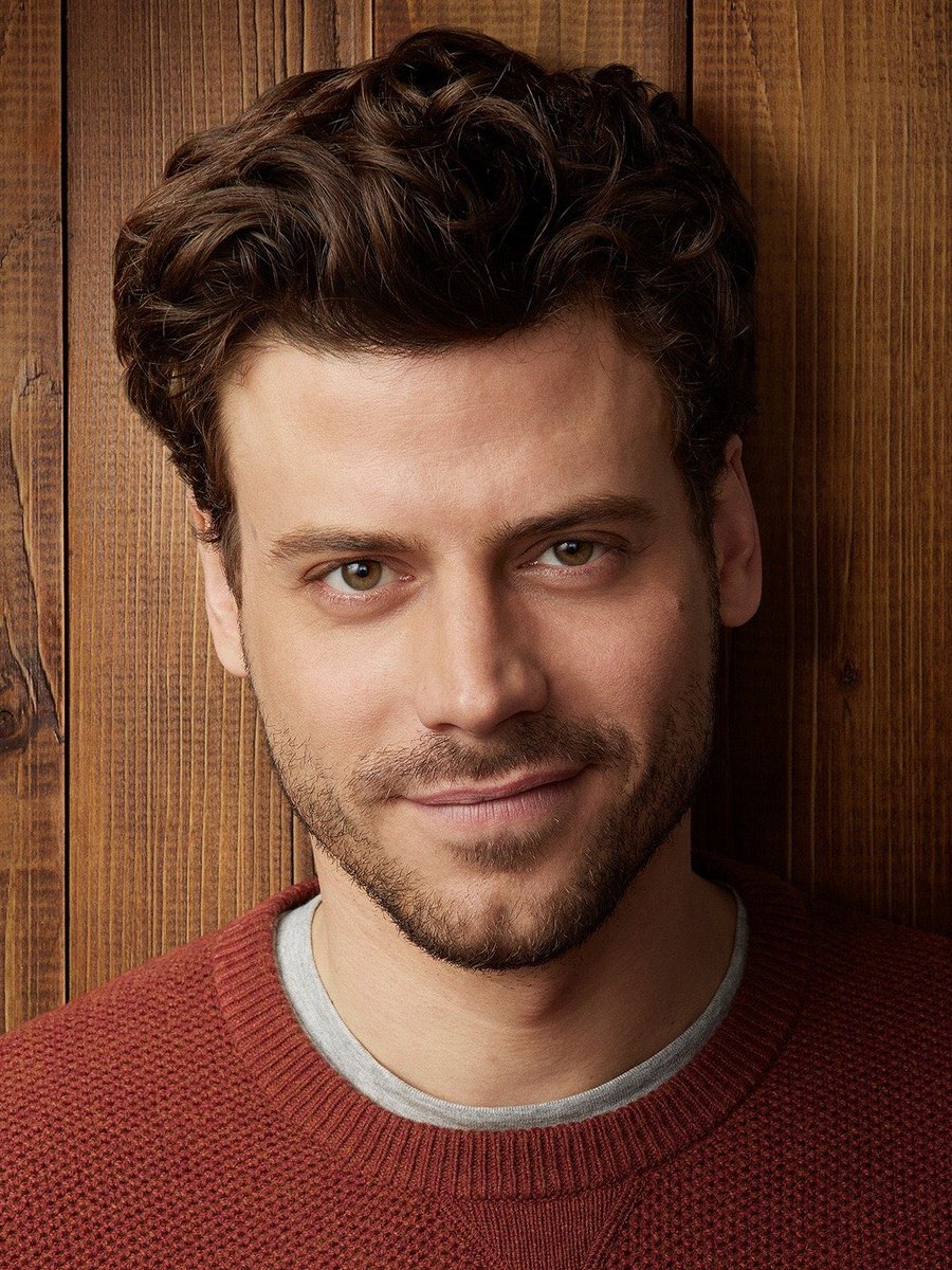 ChartUpdate_'s tweet photo. Happy 41st birthday to François Arnaud.

His performances across film and television have showcased his impressive acting range. https://t.co/iPjiutixAw