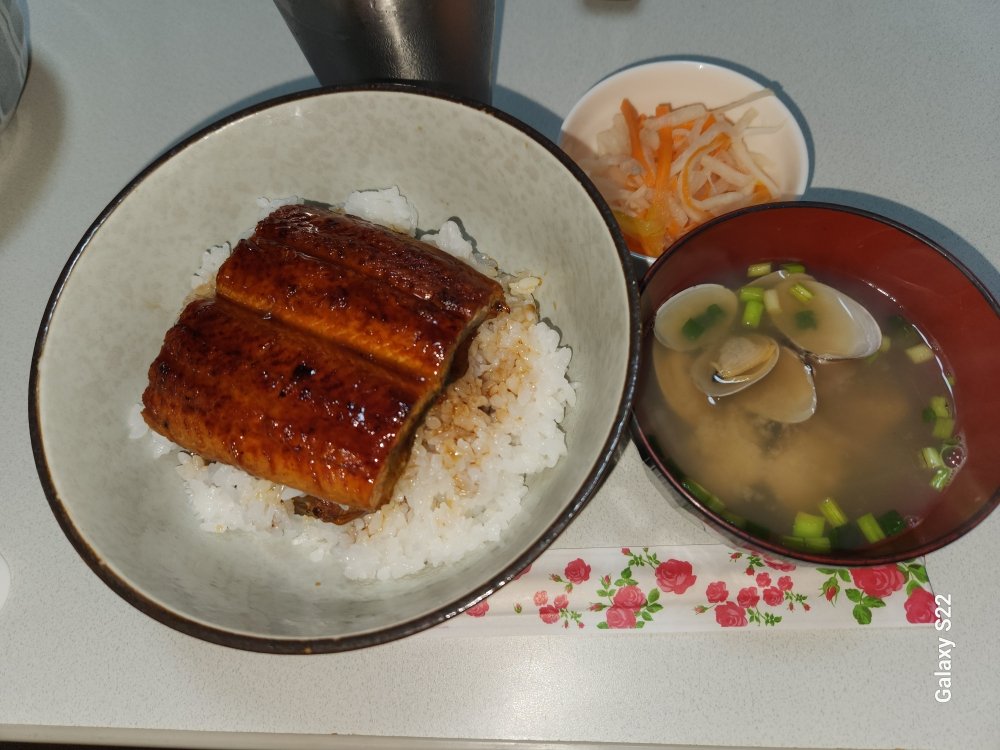 seika2254's tweet photo. 昼間っから、鰻丼、あさり汁、なます柚子皮入り、ご馳走でしょう https://t.co/asEKcKw2Pb