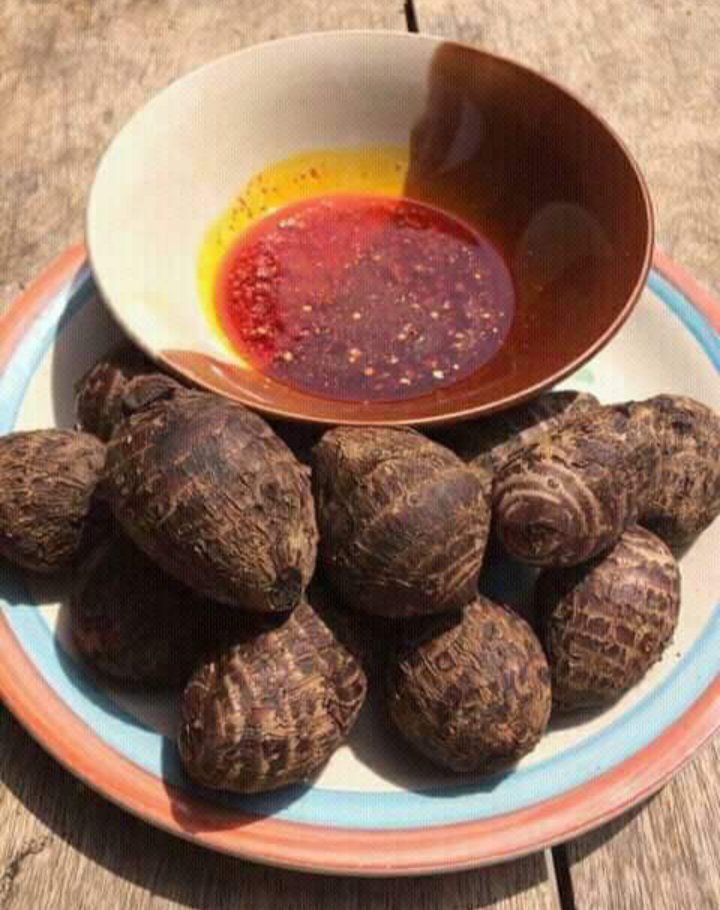 krisodogwu's tweet photo. @ChrisOdogwu DAY 5.

Cocoa yam &amp; red oil - Eastern Nigeria.
Fats and oil, carbohydrate, fibre, minerals &amp; Vitamins.

Across the west, south &amp; east.
Pap, chicken, sauce &amp; vegetable
Fats &amp; oil, minerals, vitamins, protein, carbohydrate.

Eastern &amp; southern Nigeria. 
All nutrients https://t.co/j8Ptm5YP1C