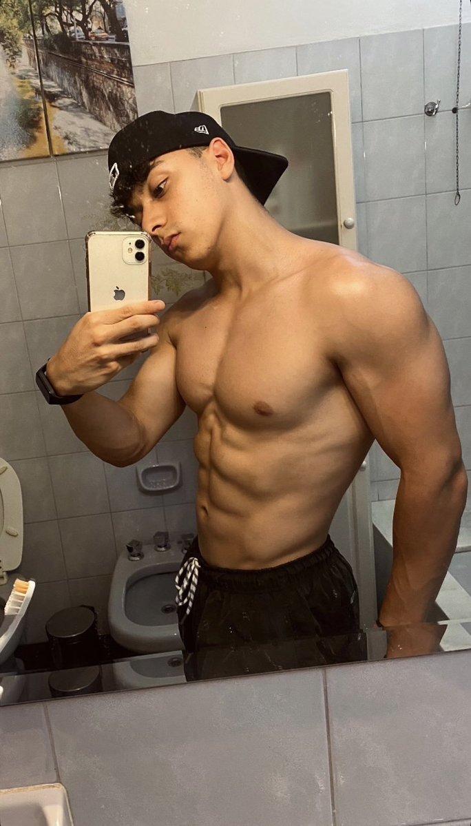Mateopochs's tweet photo. nuevo en esto👀
#chile #gym #abs #gayespaña https://t.co/dfXud994ZU