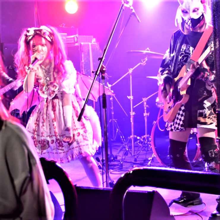 cb_222gt's tweet photo. 7/4 LIVE終了しました！
海外の方も日本のみんなも一緒に盛り上げてくれました。
とっても楽しいライブでした！ https://t.co/aqOMuOL8gB
