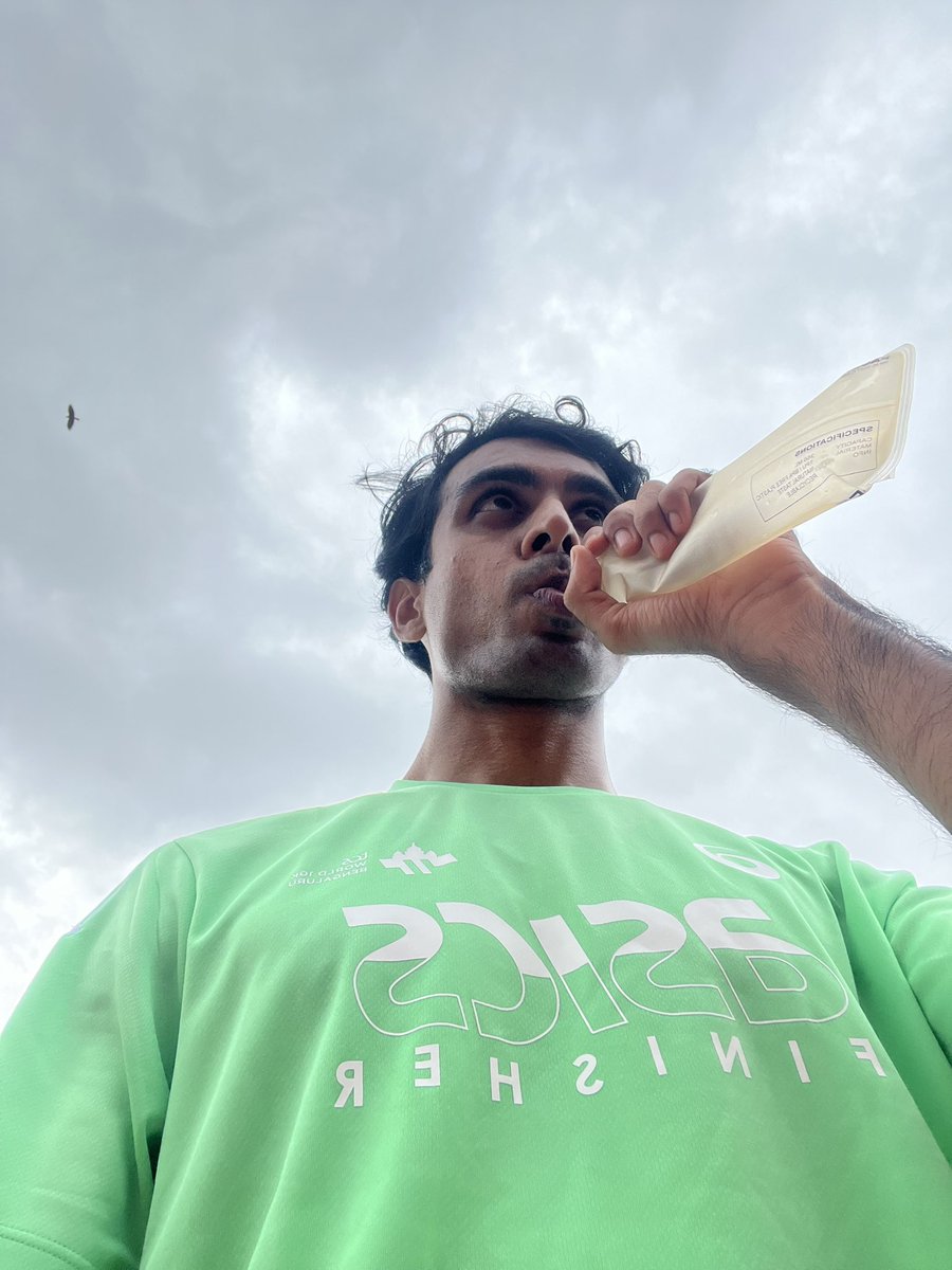 ShravanXBA's tweet photo. did it. felt super weird. horrible workout too.

also, what’s the protocol if you see someone you know on twt irl? smile and wave? an awkward eye stare? like, what’s the protocol? https://t.co/FAI2efI8OQ