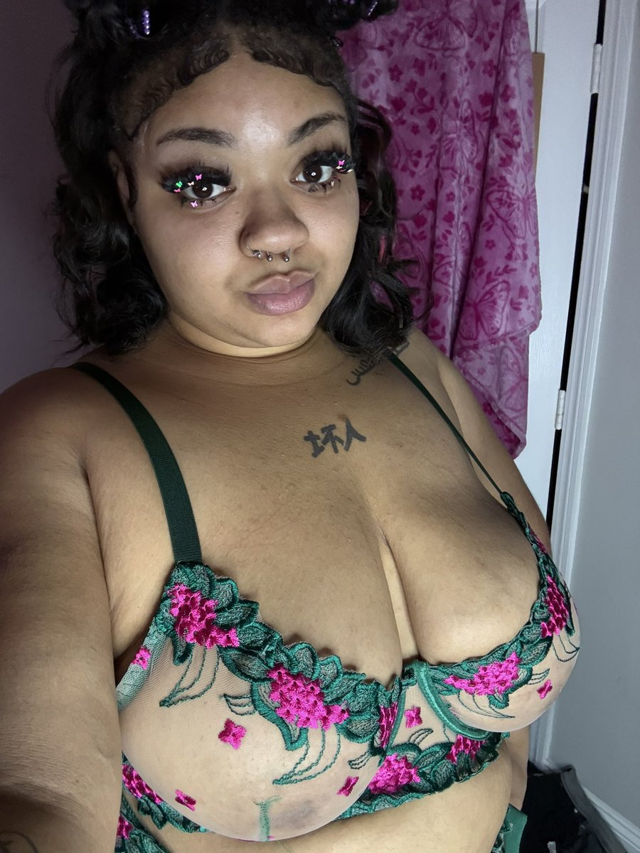 pinkfreakda1's tweet photo. Just Spoil Me Daddy N All Will Be Well😏🫦🎀 #pinkfreak #linkinbio https://t.co/wAlkWPZDUK