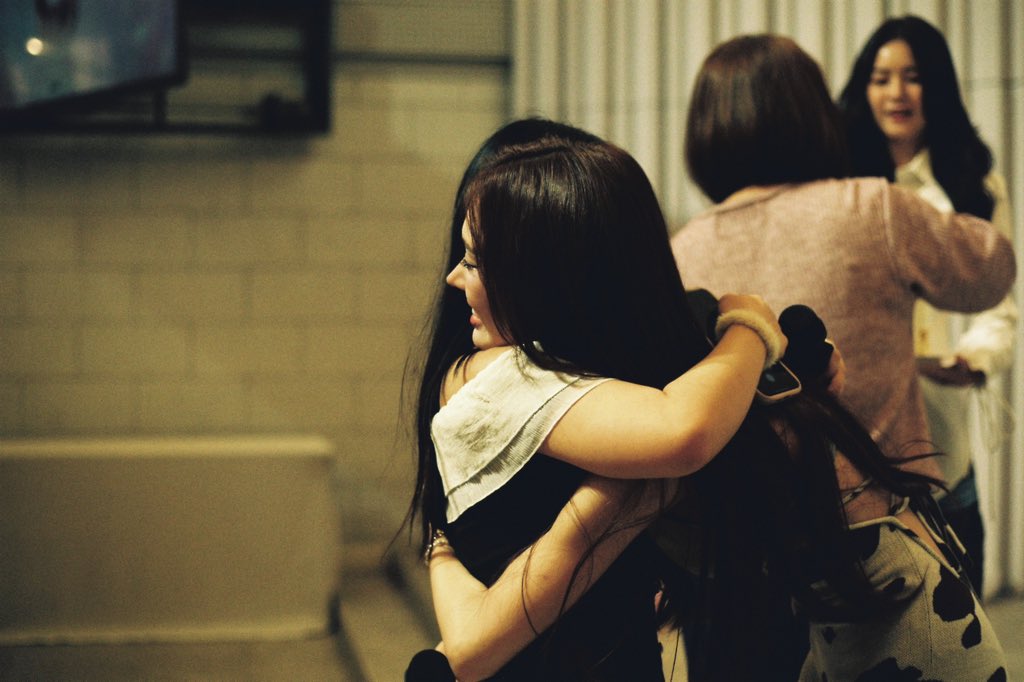 mimudotp's tweet photo. To my Ammirey, and to everyone I love, 💌🤍

Thank you for every mile you’ve traveled just to spend a little time with me.

I hope we can keep walking this journey together, one step at a time.
Whenever one of us feels lost, may we always be a light for each other.

Thank you for staying by my side,
through the happy days and the difficult ones.
I’m so grateful to have you💖

Thank you to everyone who made today possible.
I couldn’t have done it without you

AMMIREY WITH MIM 26 BIRTHDAY
#Mimu26thbirthday
