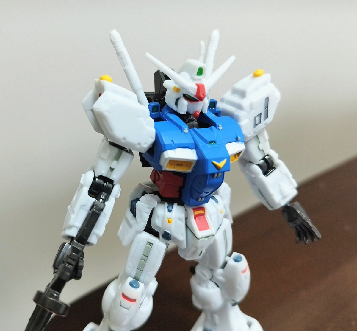 tyam558's tweet photo. #Gフレーム
#試作1号機 #ゼフィランサス #GP01 を部分塗装しました✨
イエロー 頭バルカン砲 肩センサー
胸Vマーク 股間−マーク
レッド 肩バーニア 膝−マーク
グリーン 胸センサー
細かい箇所を、あちこち
塗り分けが大変でした😊 https://t.co/GRGH9p6YXz