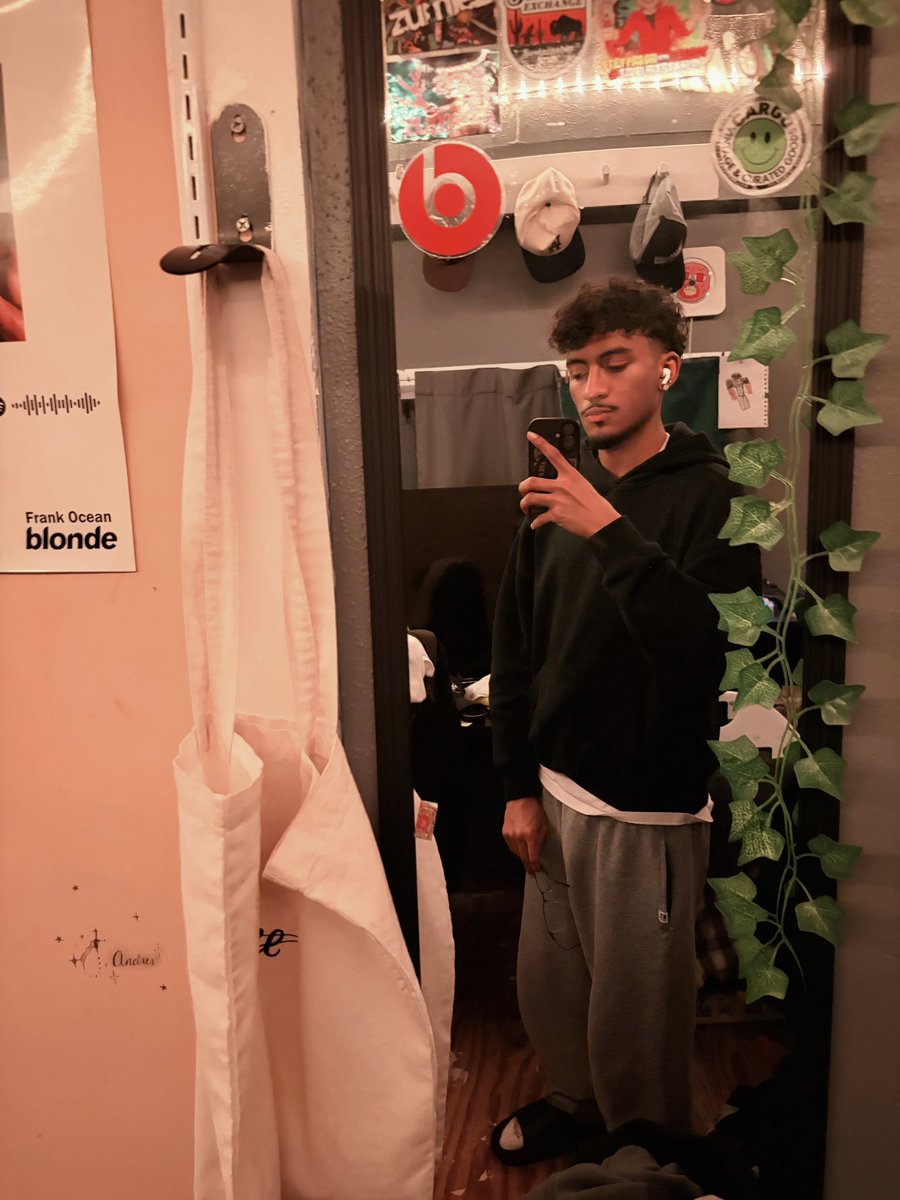 v4032k's tweet photo. wassup chat https://t.co/f6Iprw86DA