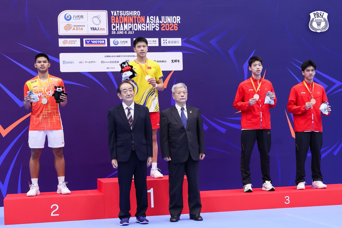INABadminton's tweet photo. Podium tunggal putra Kejuaraan Asia Junior 2026 nomor perorangan.

🥇: Hong Tian Yue 🇨🇳
🥈: Fardhan Rainanda Joe 🇮🇩

Selamat kepada keduanya.

#BadmintonIndonesia #AsiaJuniorChampionships2026 #AJC2026 https://t.co/T3oiL0MAli
