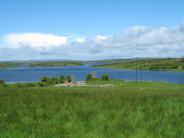 lorraineelizab6's tweet photo. 5 July: St Étaín/Edania/Edana/Edoena/Etaoin/Etavin/Eidin/Héidin. Virgin of Tuaim Nóa/#Tumna 'the tomb of the woman', Co. #Roscommon. Near the confluence of Rivers Boyle &amp; Shannon. Holy well bears her name. Gives name to Lough Eidin. Prayer stones at site. 📷Fr. John Musther https://t.co/yl79EckmQK