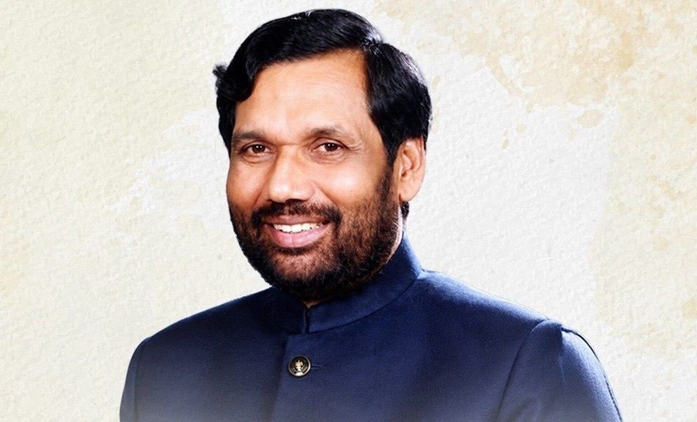 KailashOnline's tweet photo. 'पद्म भूषण' से सम्मानित, लोक जनशक्ति पार्टी के संस्थापक एवं पूर्व केंद्रीय मंत्री रामविलास पासवान जी की जयंती पर कोटि-कोटि नमन🙏

जनसेवा, सामाजिक न्याय एवं वंचित-शोषित वर्गों के सशक्तिकरण के प्रति उनका समर्पित जीवन सदैव प्रेरणास्रोत एवं स्मरणीय रहेगा। https://t.co/uVo6pgsNbb