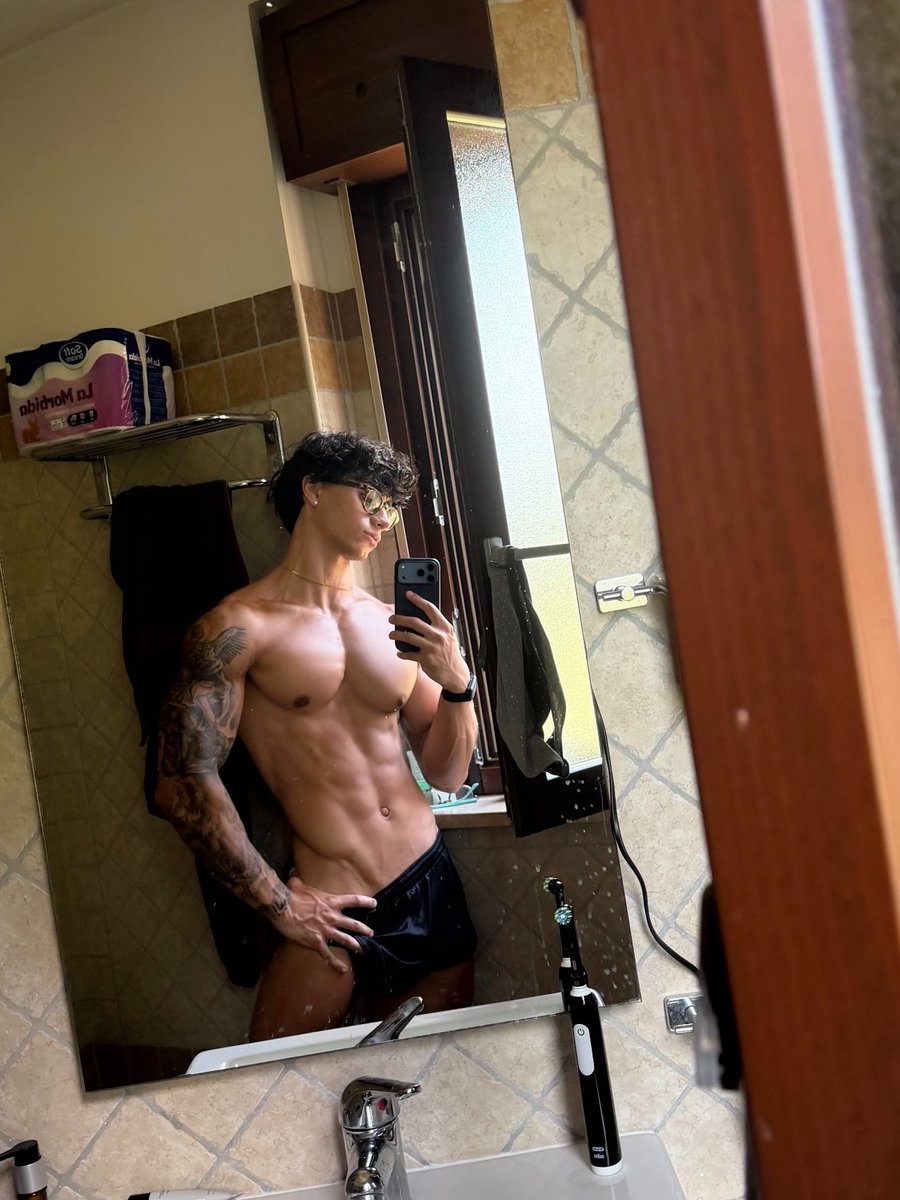 mensboobsjb's tweet photo. His body is a dream come true https://t.co/pI3lZoIEXk