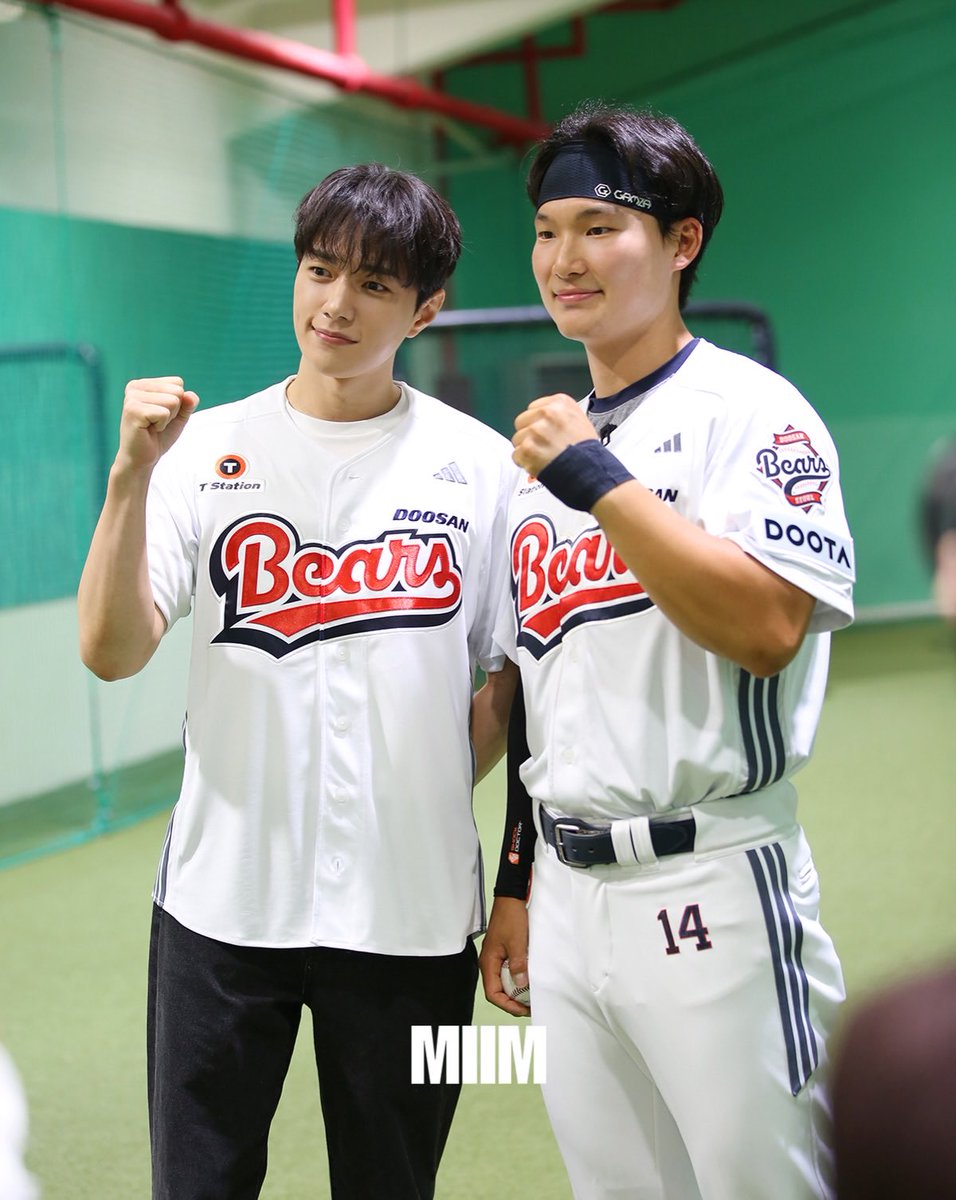 L_etter313's tweet photo. 260705 MIIM 인스타

#김명수 두산 시구 https://t.co/wWifz9FclX