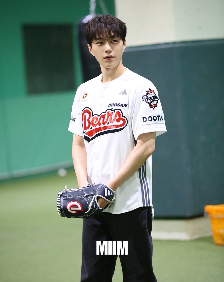 L_etter313's tweet photo. 260705 MIIM 인스타

#김명수 두산 시구 https://t.co/wWifz9FclX