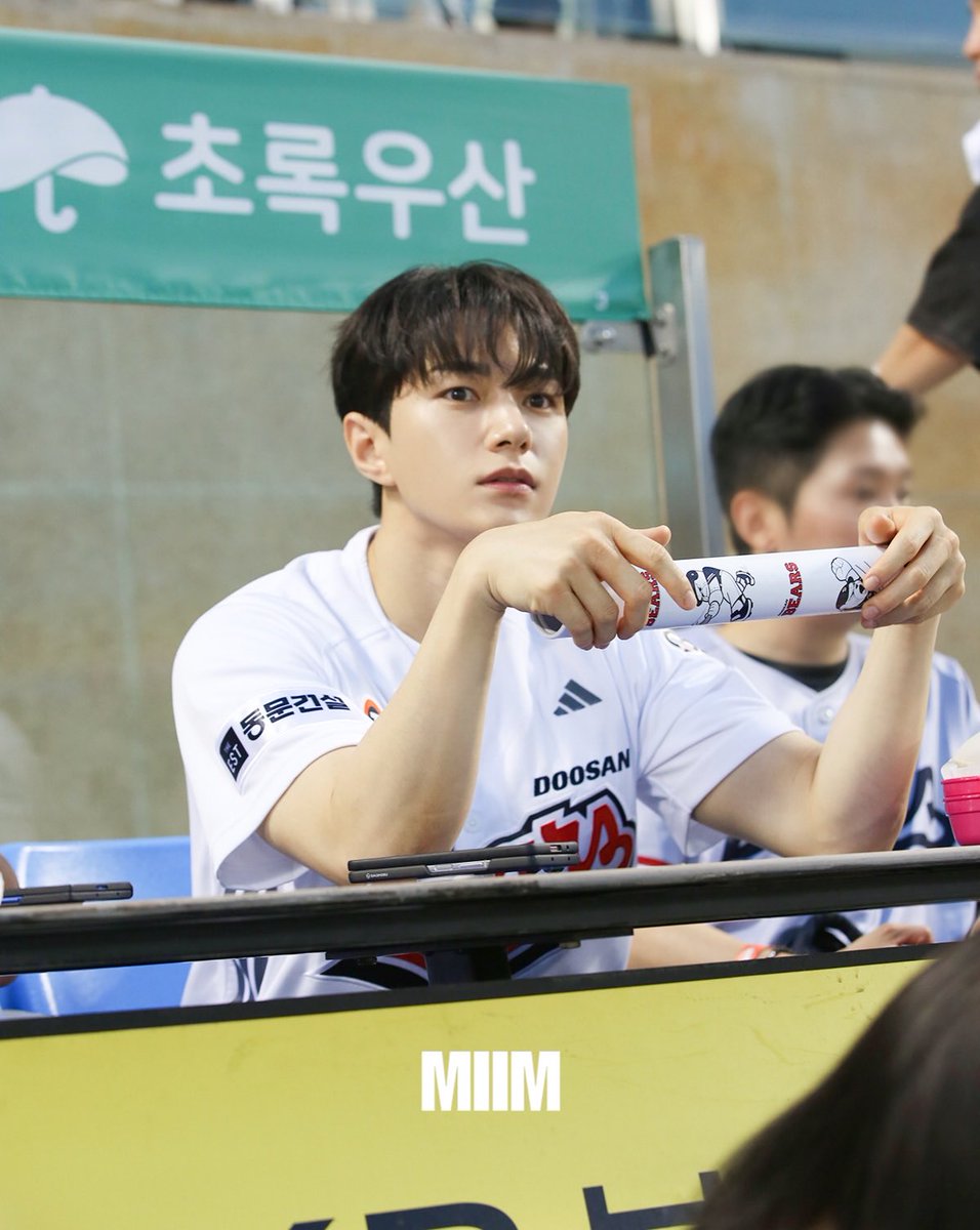 L_etter313's tweet photo. 260705 MIIM 인스타

#김명수 두산 시구 https://t.co/wWifz9FclX
