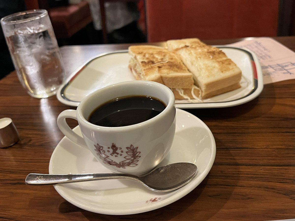 _dmp's tweet photo. こんぱる〜

行った時はビタで満席だったけど出るときクソ並んでてラッキーだったらしい https://t.co/XsEa0HfMN2