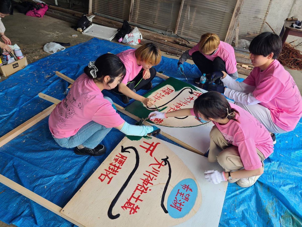 IVUSA_OFFICE's tweet photo. 【夏プロ紹介Vol.5 長野県飯山市地域活性化活動】

　住民の生活の中でのお困りごとを解決する「孫の手ボランティア」や、親鸞聖人が歩いたとされる古道をはじめとする豊かな地域資源を活用した子ども向け工作イベントを行います。

日時：8月7日～10日
参加人数：70人 https://t.co/9dPap4w1VK