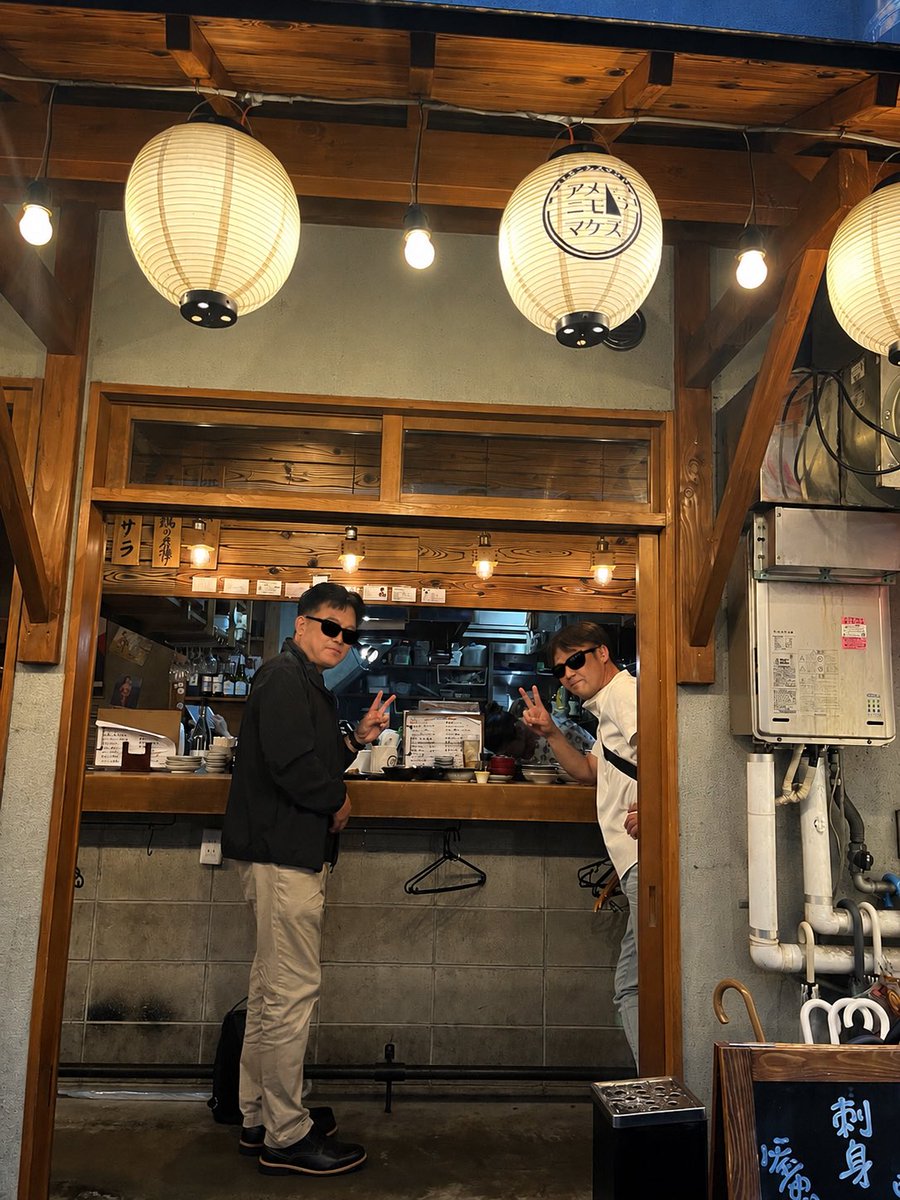 ame_678's tweet photo. 初めての立ち飲み居酒屋🍻

あれ？
広島レブル界隈のリーダーと、かの有名なYouTuberじゃない？🤭
@c2ide 
@MatsutakeRider https://t.co/HK4wTT77OV