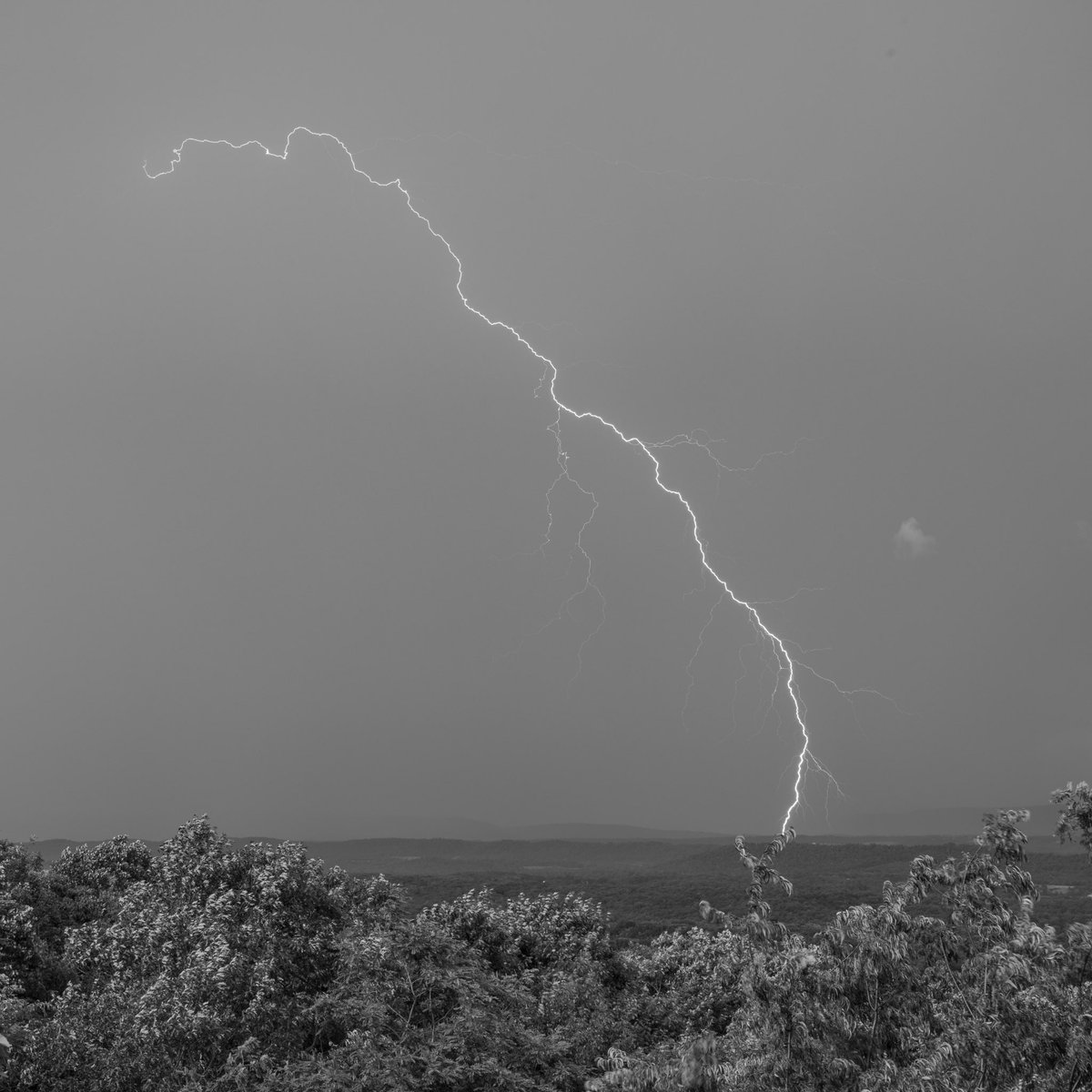 WeatherFixErick's tweet photo. My best daytime lightning photography experience! 

Taken on Sideling Hill near Hancock, MD at the I-68 WB Rest Area this afternoon (7-4-26)

@LiveStormChaser @capitalweather @MatthewCappucci @denysk02 @sambrandt99 @JackRuddenWX @spann @aaronjayjack @forecaster25 @PAweatherPhoto https://t.co/qUHOZc8B8V