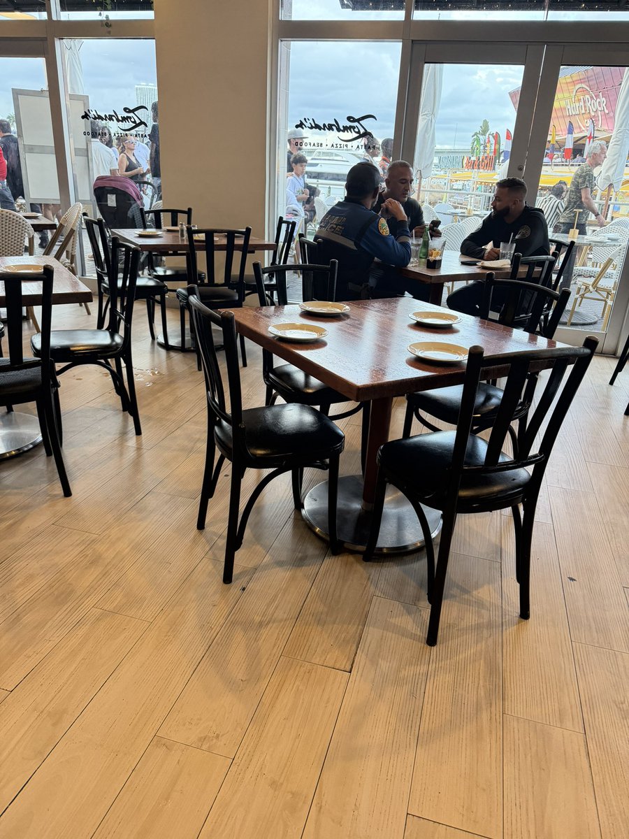 MsTrusteeJ28's tweet photo. To my attorneys… I was injured at this location and their headquarters is in Texas with @USAA then the manager tried to use @miamipolice and they were off duty for lunch break. They did not make the report with me and I would like cameras reserved immediately 
The black guy in the green shirt did this on their property!