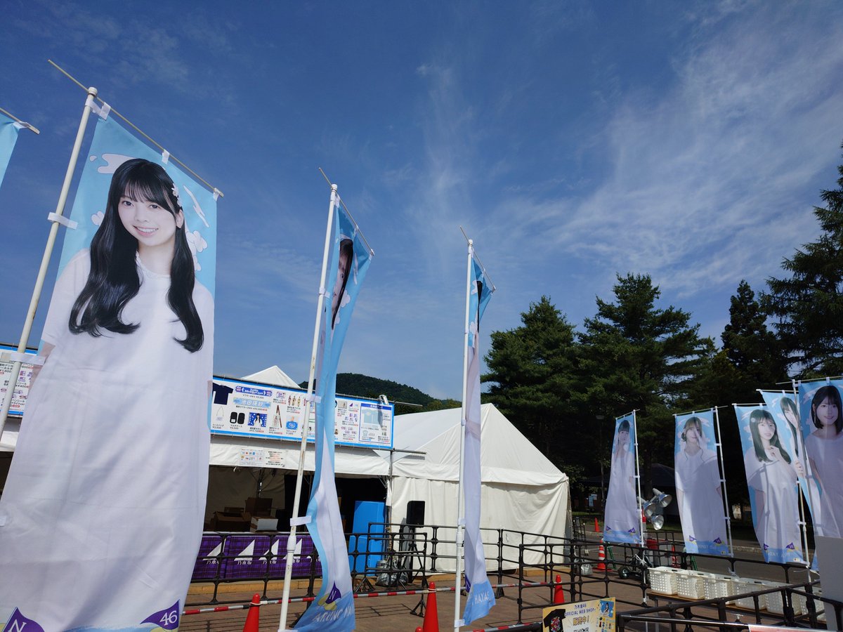 nogizaka_goods's tweet photo. ＼DAY2／
#真夏の全国ツアー2026
北海道公演

グッズ＆生写真会場販売は
このあと10時から❗❗❗❗
https://t.co/PMlnUDMYgB

今日も日差しが強いので
水分補給など熱中症対策お願いします☺

💡グッズ列では冷却パックを配布してます

#乃木坂46 https://t.co/xPlljWAH7V