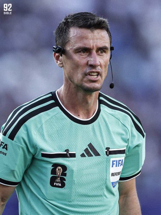 Lemonbryz's tweet photo. 🚨🎙️ Roy Keane rips into Ilgiz Tantashev and VAR after France vs Paraguay World Cup Round of 16 clash 

🗣️“There was a time where all it takes to win a game is solid preparation and good team play. Nowadays you need to investigate the referee and VAR before the match to see if they have been paid.

What happened tonight is an absolute disgrace. France are grinding it out in this heat — 42°C heat index, boiling conditions — and Paraguay park the bus, foul after foul, time-wasting, the lot. The referee [Ilgiz Tantashev] is an absolute joke: three yellow cards for France and none for Paraguay? How is that possible? They should’ve had two or three bookings at least.
Then the big moment — around the 65th minute, Désiré Doué gets clearly tripped in the box by Diego Gómez. The ref waves play on like he’s blind, players are appealing, and VAR has to step in and drag him to the screen to finally give the penalty. Mbappé sticks it away, 1-0, and France go through. But that’s not football, that’s officiating gone mad. The keeper [Orlando Gill] made some saves, fair enough, but the ref and VAR turned this into a shambles. Sort it out!”