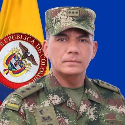 ClaudiaLuci1018's tweet photo. @generalmora11 Excelente noticia el nombramiento del General (r) Mora López, es hora de recuperar el honor de la patria, por que bajo la excusa de la paz humillaron a los soldados, poniéndolos por debajo de la delincuencia Llegó el momento de darles su lugar preferencial y perseguir sin tregua a los que violan la ley
 ¡Dios lo guíe en esta misión! 
Señor General #FirmesPorLaPatría 🫡