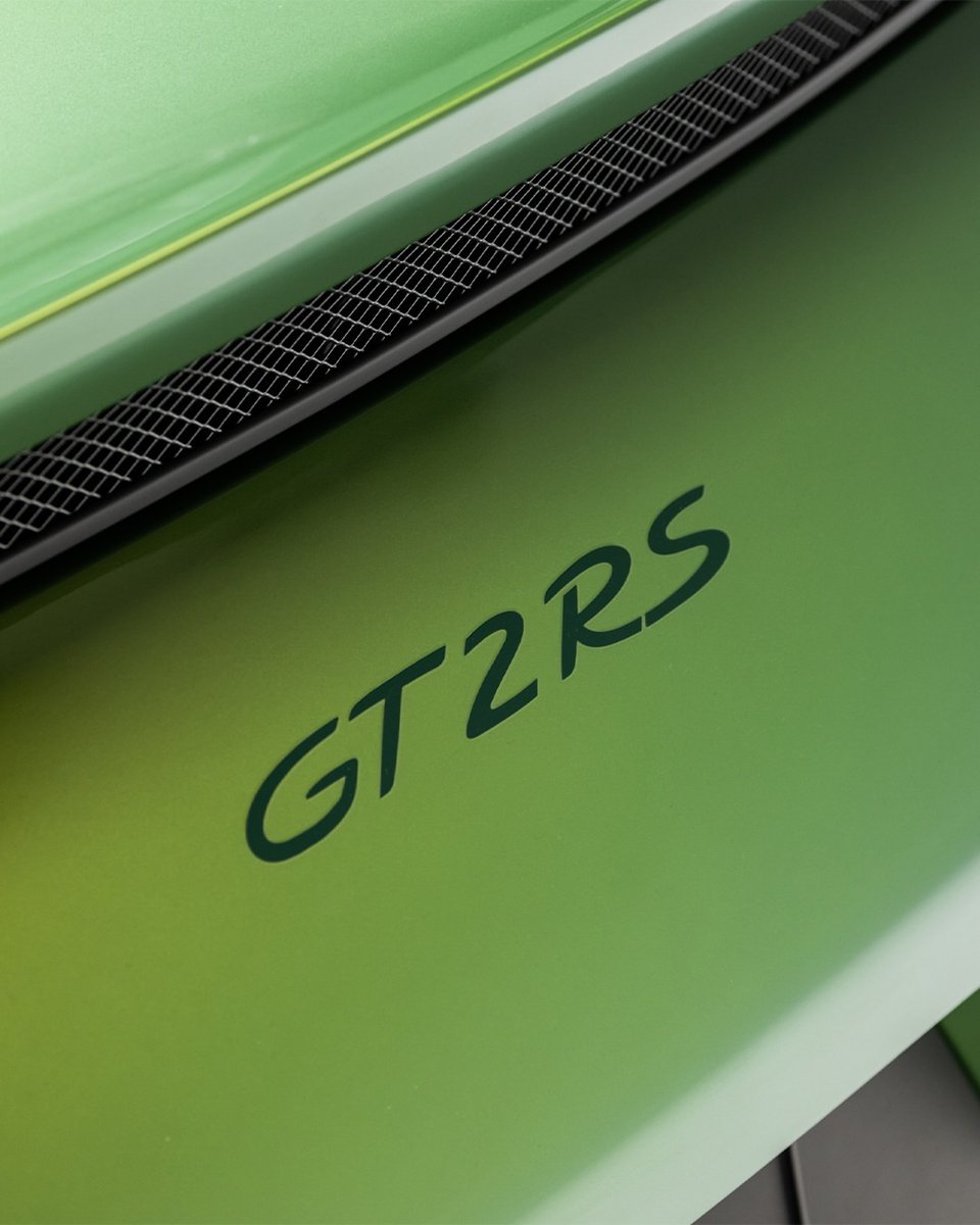 PistolCult's tweet photo. Porsche 911 GT2 RS 💚 https://t.co/0kisBKeSzT