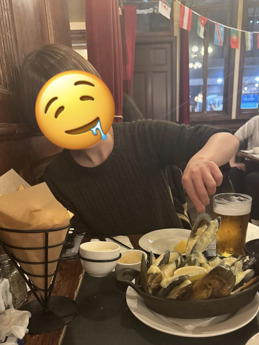 af_ect_on's tweet photo. しまいには蒸しムール貝をおかわりしてしまって完全にうへへ状態だったところをかなでさんに盗撮されているという。
うへへ状態過ぎて全く気付かなかった。うへへ。 https://t.co/pbgnGZ0OU6
