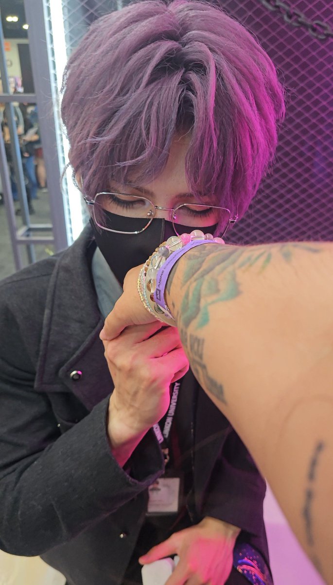 ShizunThirst's tweet photo. I PROPOSED TO RAFAYEL AND HE PULLED ME UP AND REFUSED TO LET ME THEN GOT ON HIS KNEES AND PROPOSED TO ME #loveanddeepspace #loveanddeepspacerafayel #animeexpo https://t.co/of0ORDe1OD