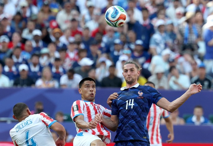 CanchaECRadio's tweet photo. Francia eliminó a Paraguay con un penal de Mbappé y avanzó a cuartos del Mundial 2026 https://t.co/3EOReETeHH https://t.co/jnIu3oZMza