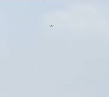 BackbeatOG's tweet photo. @polkadjo Descubrieron el Drone que los esta vigilando y comenzaron a disimular https://t.co/5AvpTm98Fl