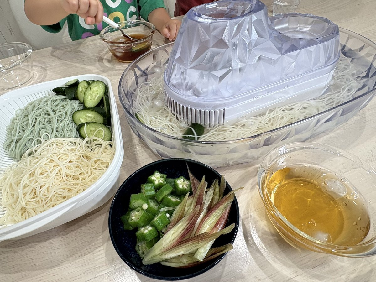 mina_37ch's tweet photo. 第3回流しそうめん大会を実施
青シソそうめん選手初参加 https://t.co/0plQ3snWXI