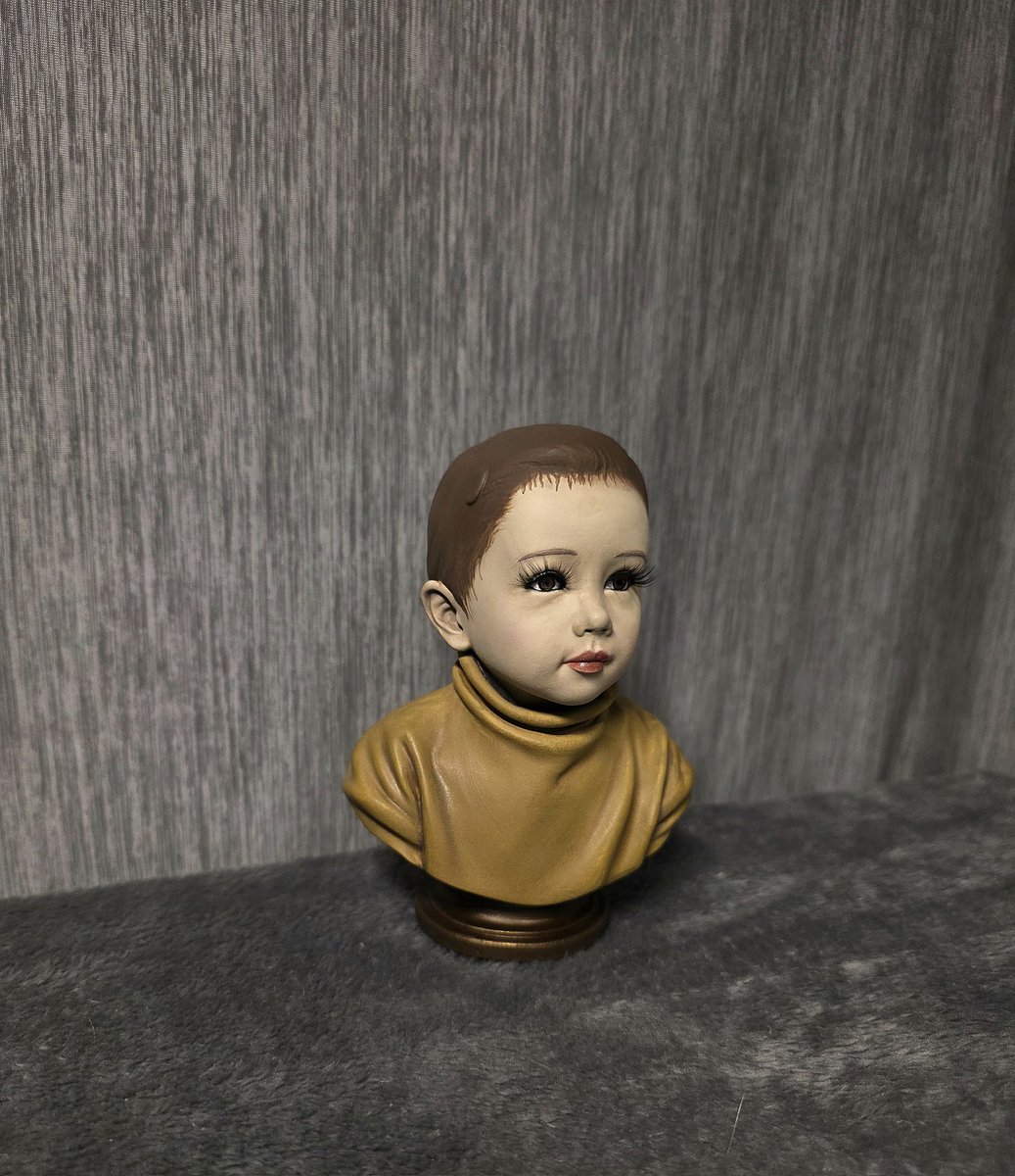 paintwithlinx's tweet photo. Customer requested a statue done of her grandson! So, I modeled it- printed it- and hand painted it! Look at those lashes

#statue #custom #family #handmade #catsclayations https://t.co/kpQCXPaGGh